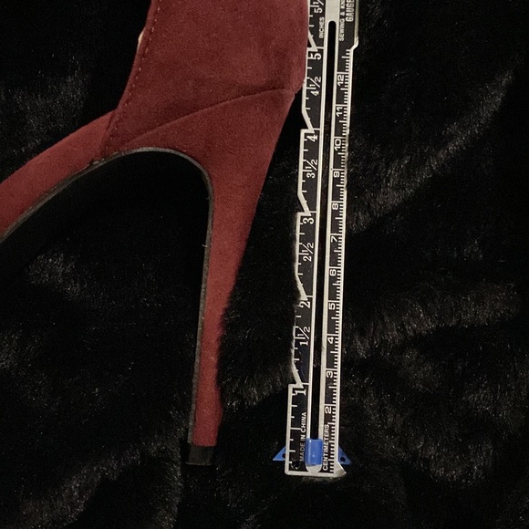 Burgundy heels - Picture 3 of 3